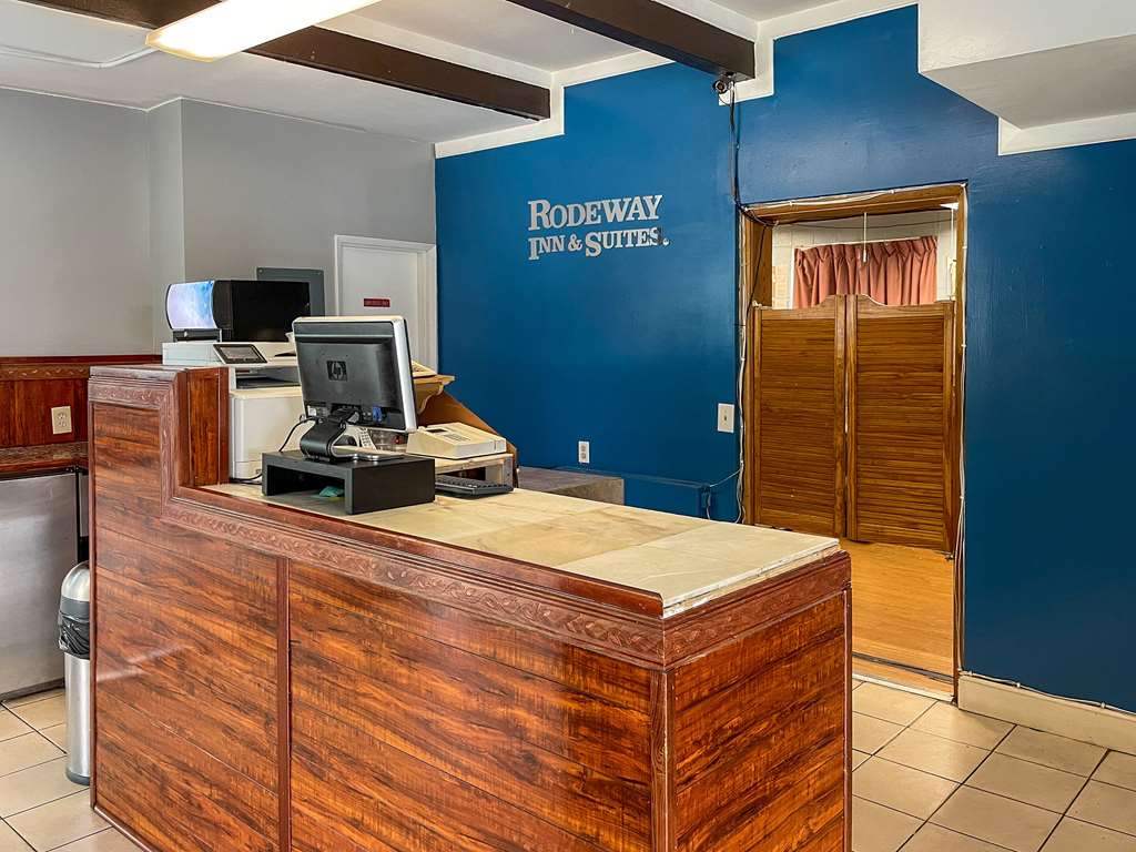 Rodeway Inn & Suites Omak Okanogan - photo 2
