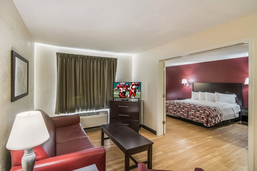 Red Roof Inn & Suites Pensacola East Milton - photo 10