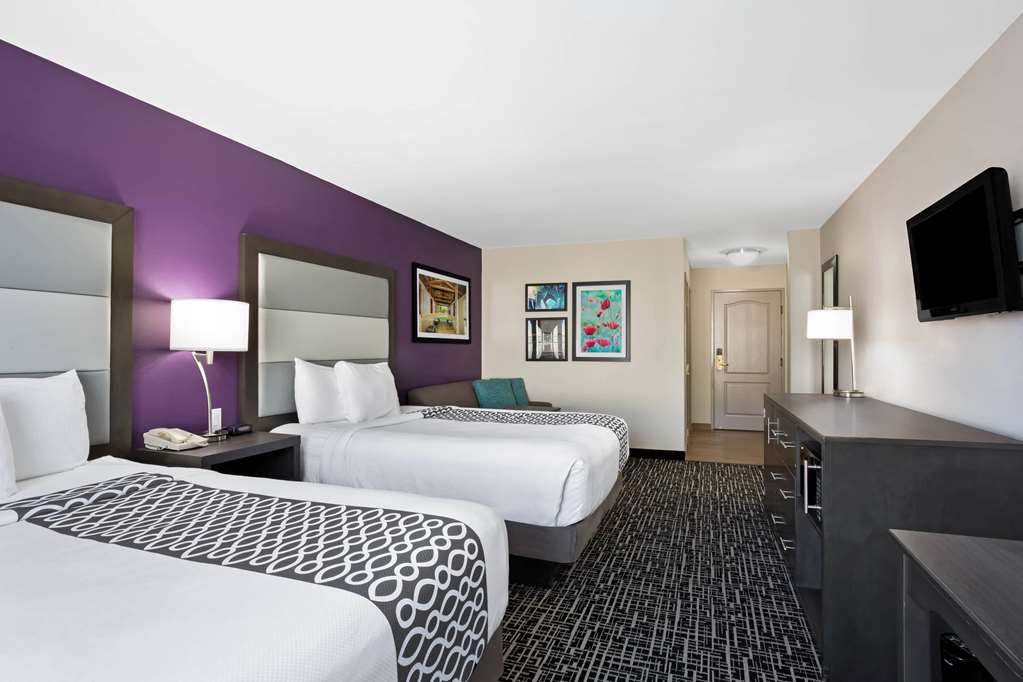 La Quinta Inn & Suites by Wyndham Pharr North McAllen - photo 39