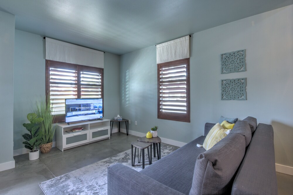 Modern Condo w Views of Cal Anderson Park — 4-Star Luxury Hotel in Seattle, United States