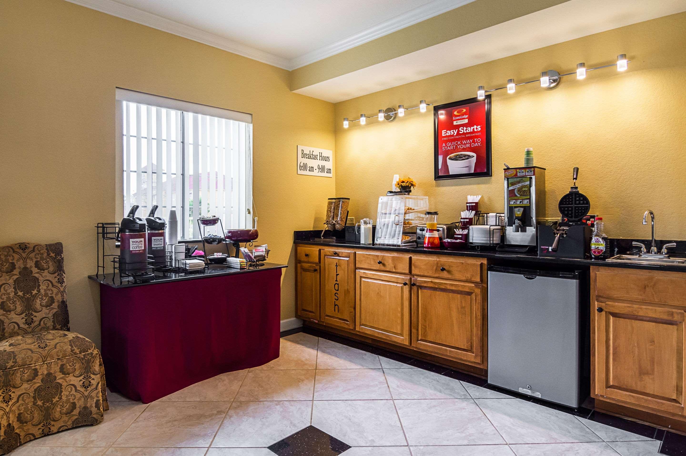 Bryant Inn & Suites - photo 34