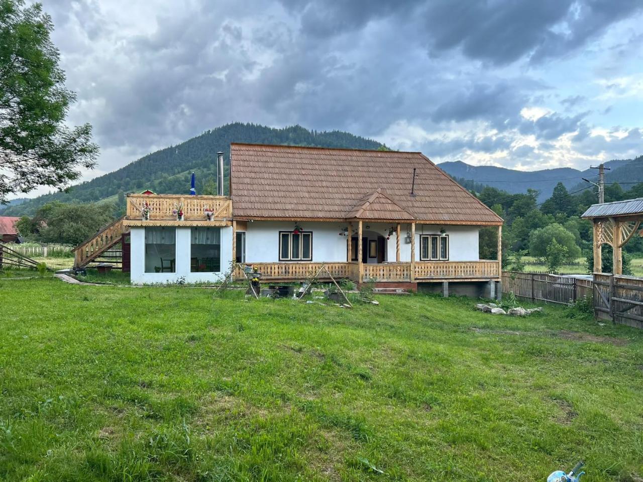 Căsuța Bunicilor din Rai in Tulghes, Romania