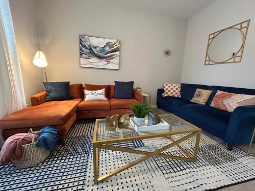Luxe Central Suburban Retreat — Hampton