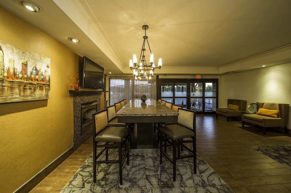 Hampton Inn Philadelphia International Airport - photo 5