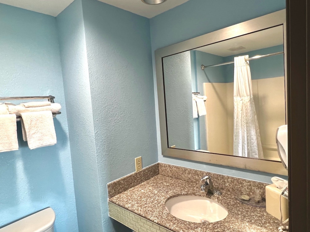 HomeTowne Studios & Suites Washington - photo 21