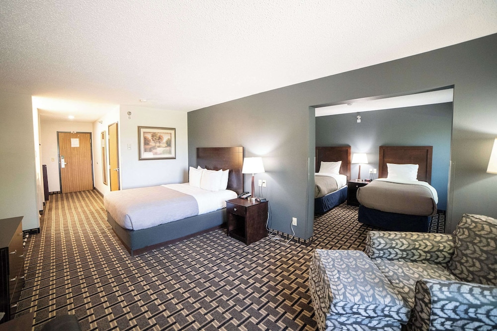 Quality Inn & Suites Watertown near Prairie Lakes Ice Arena - photo 25