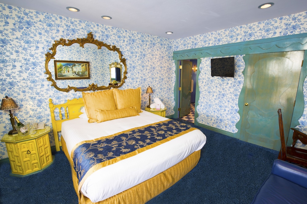 Madonna Inn - photo 12