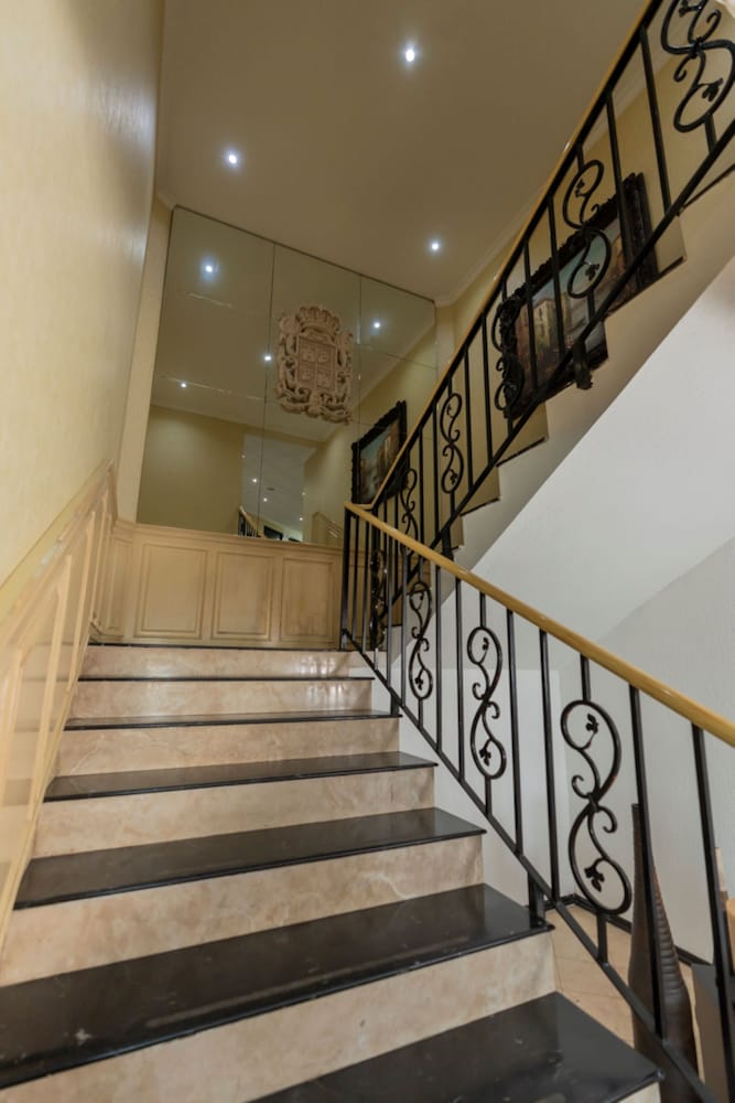 Handrails in stairways