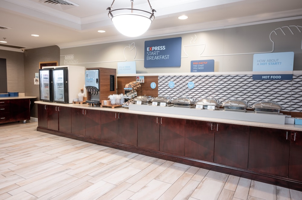 Holiday Inn Express and Suites Tuscaloosa University an IHG Hotel - photo 48