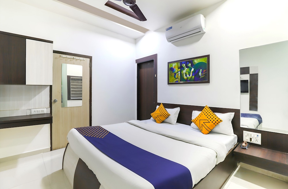 Hotel Atithi Opposite Shreeji Hospital in Rajkot, India