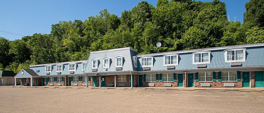 Country Squire Inn & Suites - photo 30