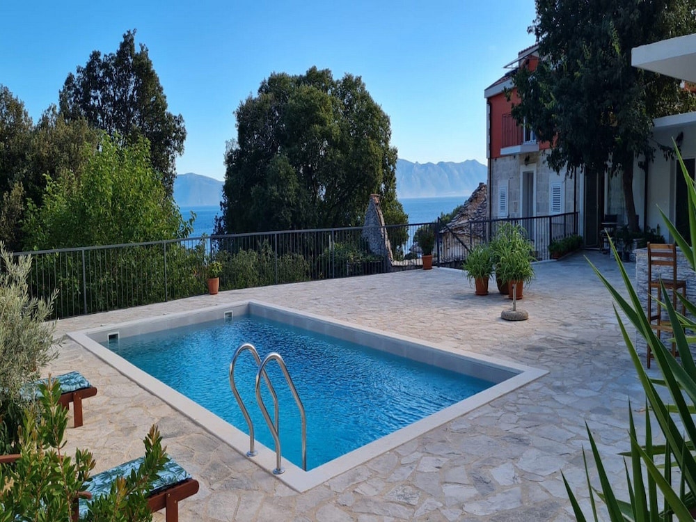 Holiday Home Mico — 4-Star Luxury Hotel in Veliki Drvenik, Croatia