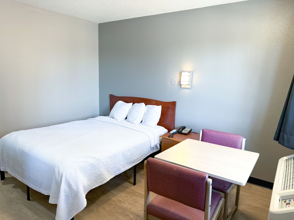 Super 7 Motel - photo 10