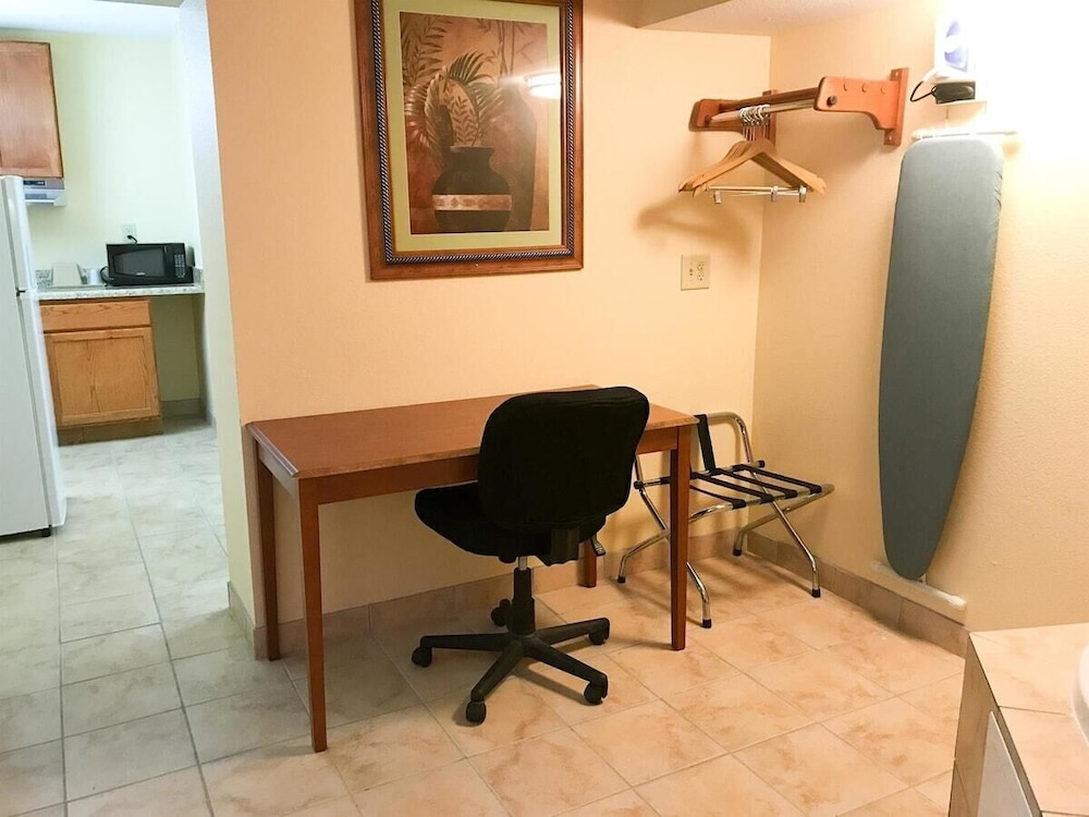 Rodeway Inn and Suites Macon - photo 9