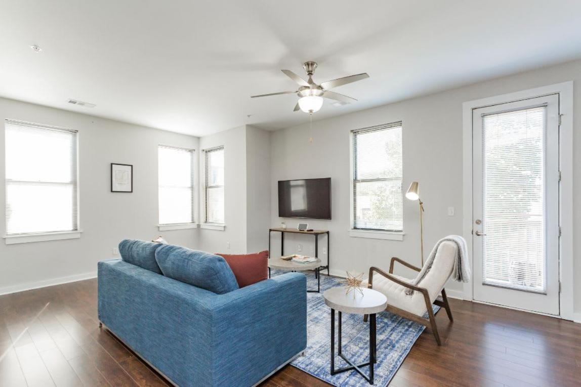 CozySuites Music Row Spacious 2BR with free parking 10 — 4-Star Luxury Hotel in Nashville, United States