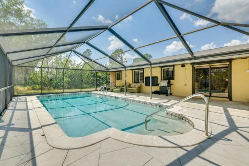 Saltwater Pool & Lanai: Lehigh Acres Escape — hotel in Lehigh Acres