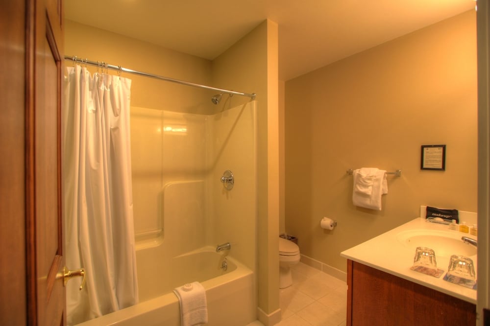 Spruce Point Inn - photo 21