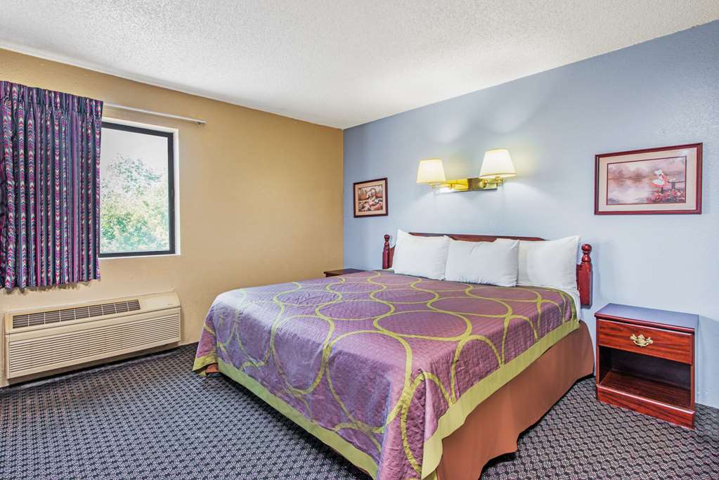 Super 8 by Wyndham Sullivan - photo 11