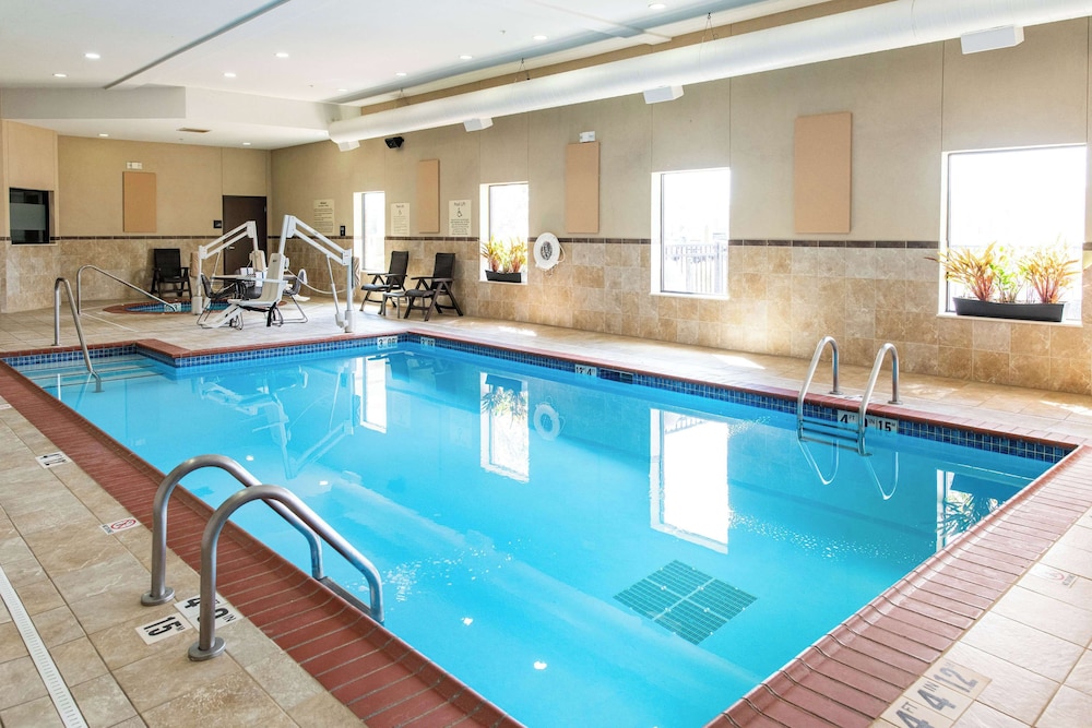 Hampton Inn & Suites Effingham - photo 64