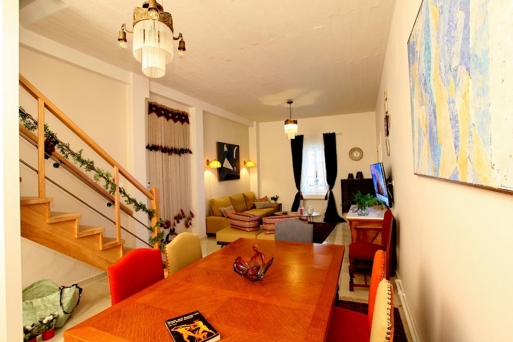Athenian niche in Plaka — 4-Star Luxury Hotel in Athens, Greece