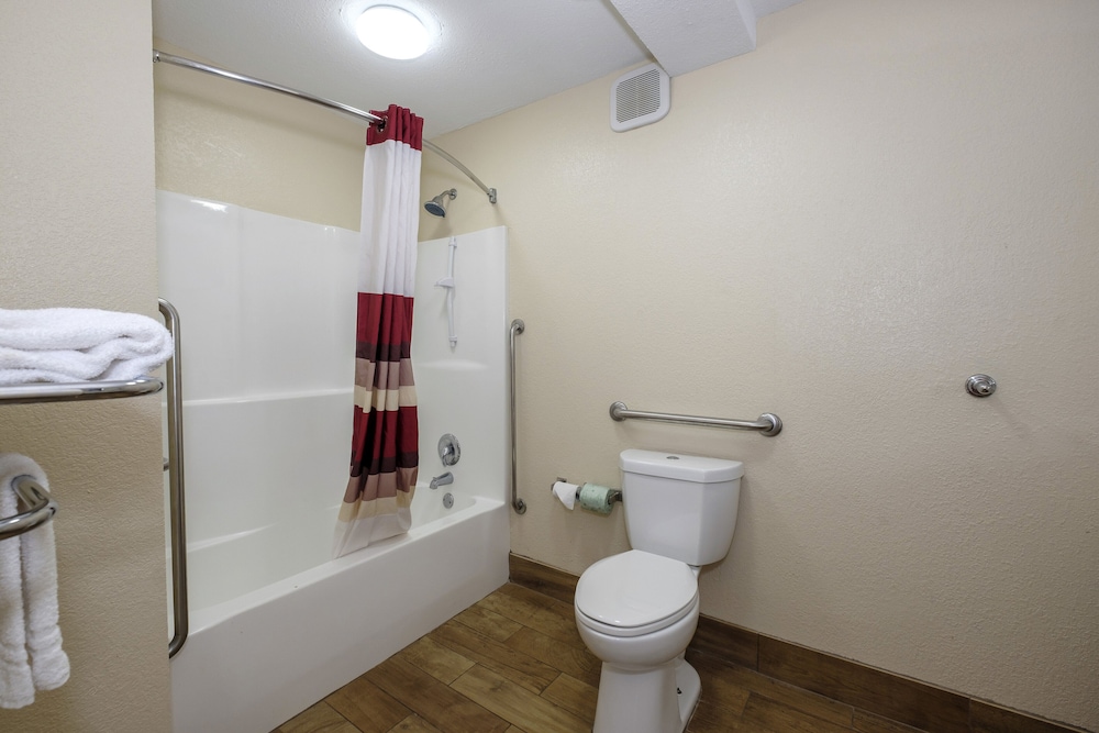 Red Roof Inn Columbus MS - photo 19