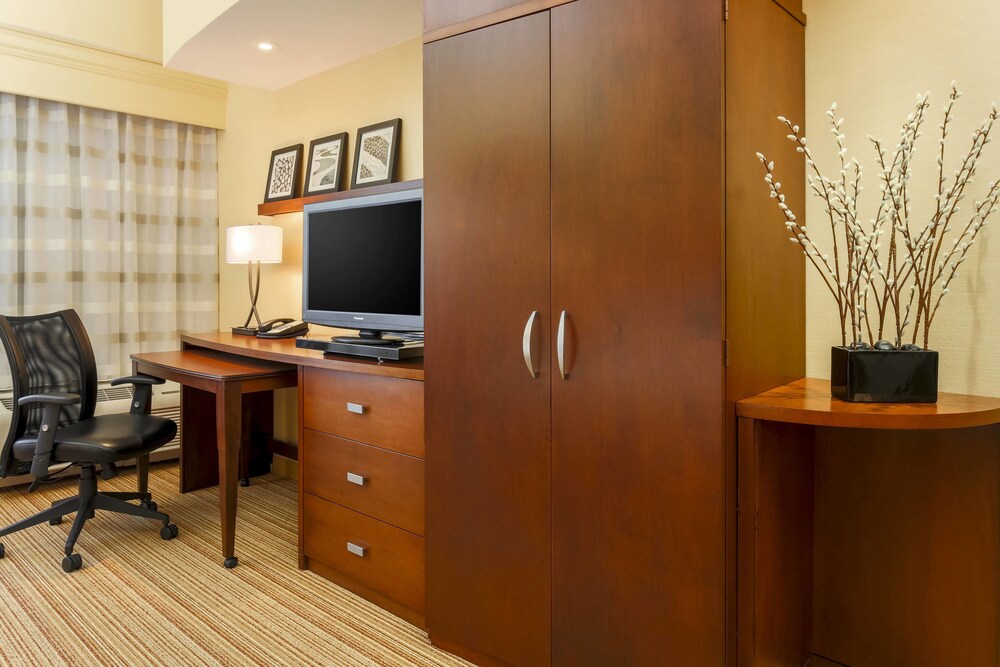 Courtyard by Marriott Potomac Mills Woodbridge - photo 8