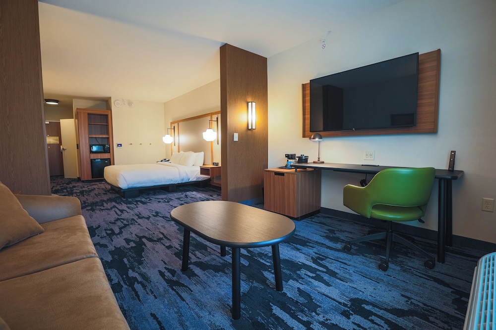 Fairfield Inn & Suites by Marriott Marquette - photo 18