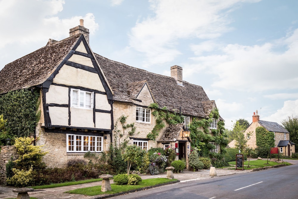 Old Swan - carbon neutral hotel in Witney