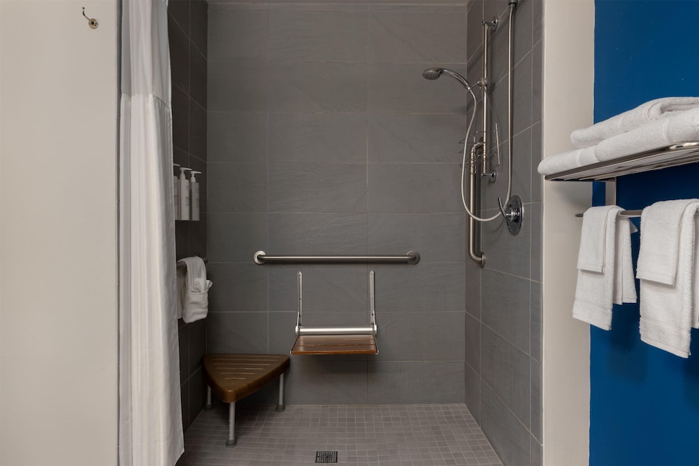 Spark by Hilton Artesia - photo 29