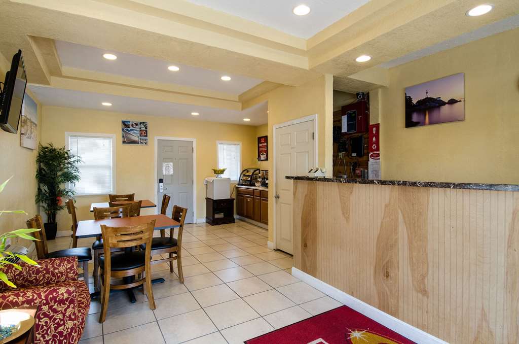Econo Lodge West Yarmouth on Cape Cod - photo 9