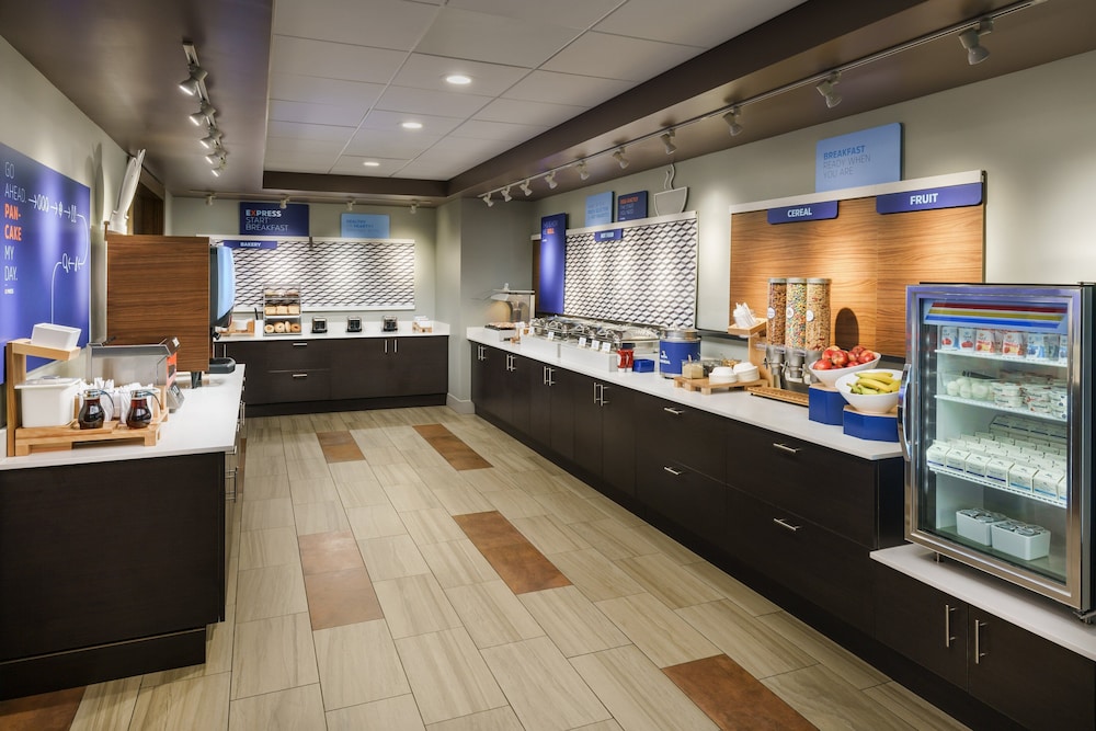 Holiday Inn Express Boston by IHG - photo 63