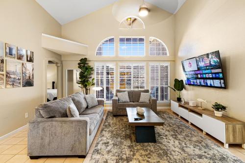 Peaceful West: 4BR Dusk Haven in El Paso, United States