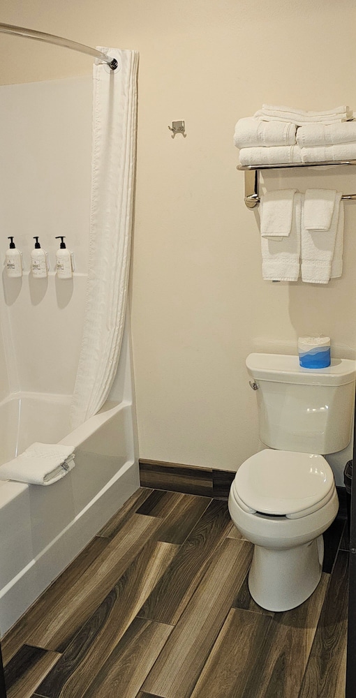 Cobblestone Inn & Suites Manchester - photo 31