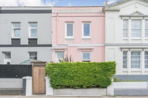 The Pink House — 4-Star Luxury Hotel in Torquay, United Kingdom