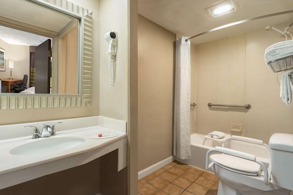 Super 8 by Wyndham West Greenwich Providence - photo 22