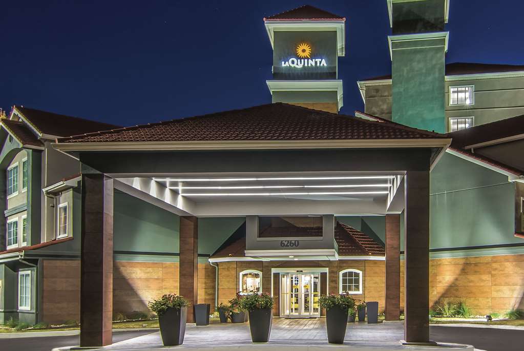 La Quinta Inn & Suites by Wyndham Atlanta Perimeter Medical - photo 4