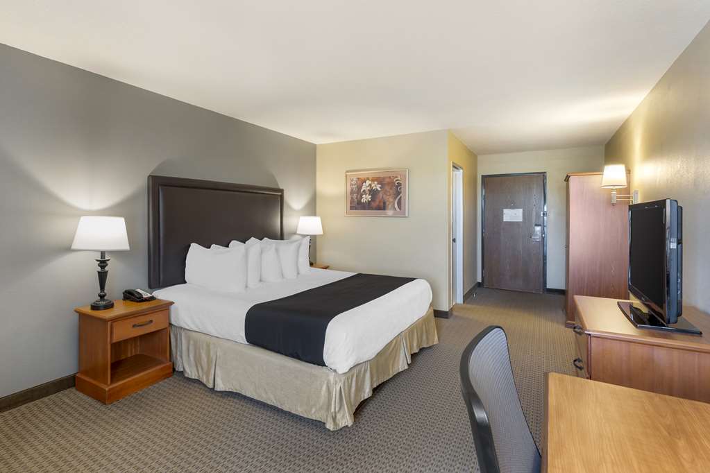 Best Western Plus The Charles Hotel - photo 3