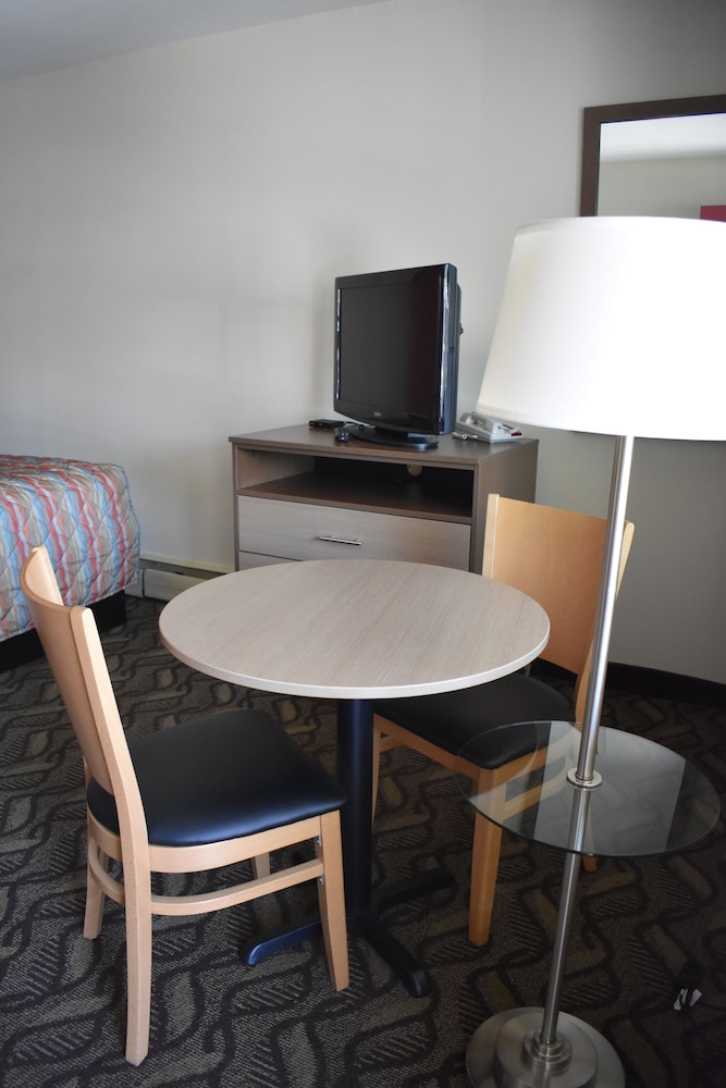 South Hills Motel - photo 18