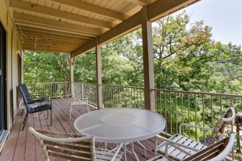 Hot Tub And Deck Margaritaville Resort Retreat — Osage Beach