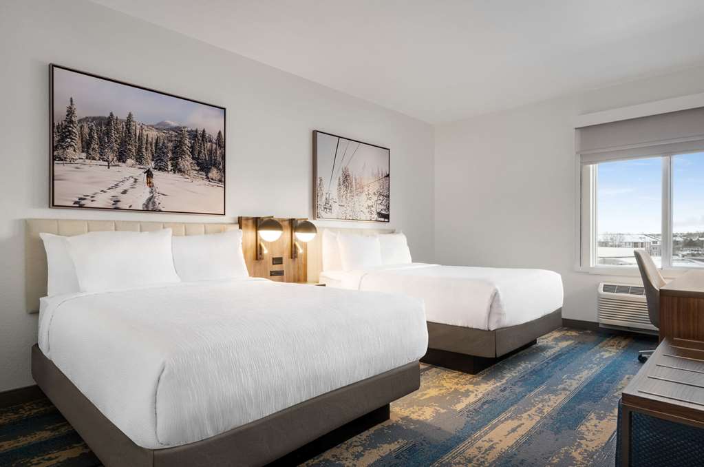 La Quinta Inn & Suites by Wyndham Denver Parker - photo 22