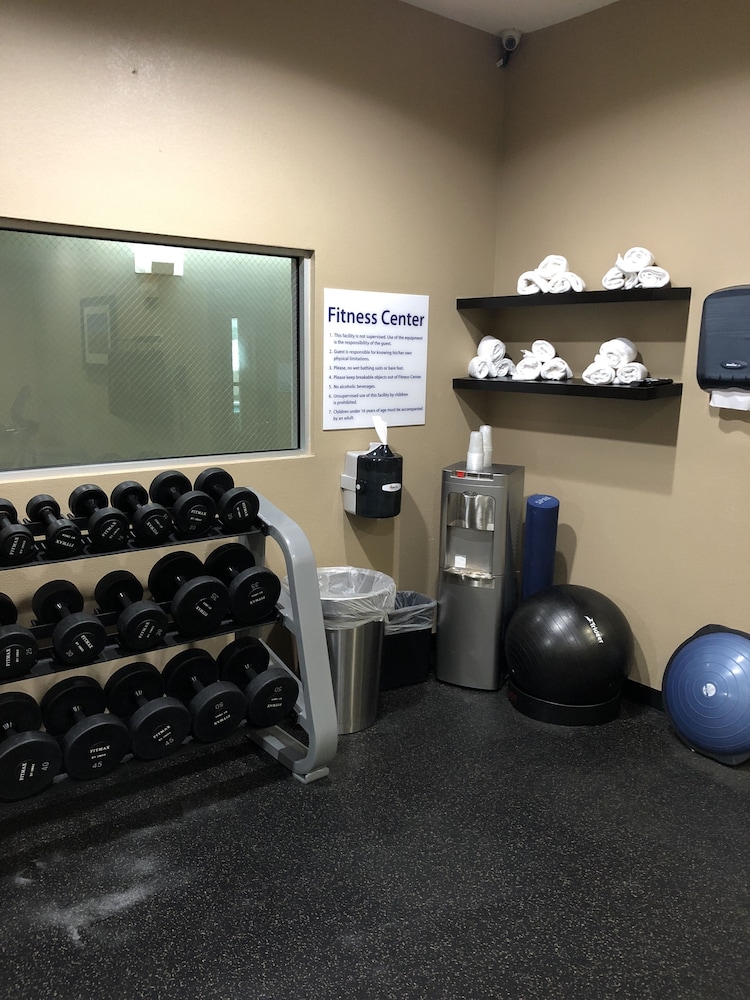 Holiday Inn Express & Suites North Dallas at Preston by IHG - photo 24