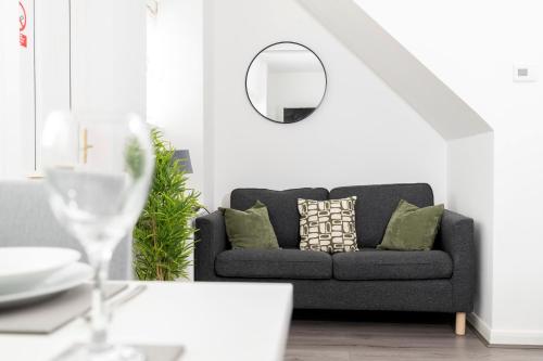 Amazing house with central location TV downstairs and in bedroom super fast WiFi and crisp white hotel linen hosted by Our Home Short Stays in Darlington, United Kingdom