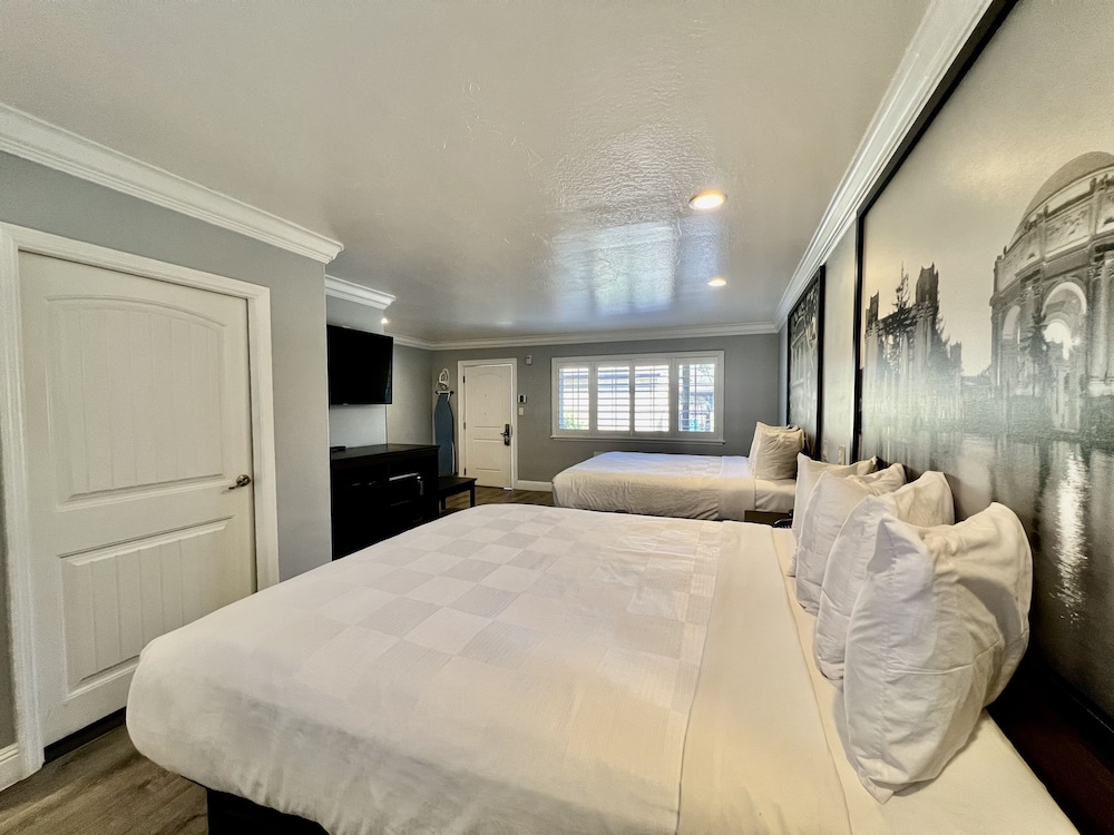 Aura Inn Monterey - photo 51