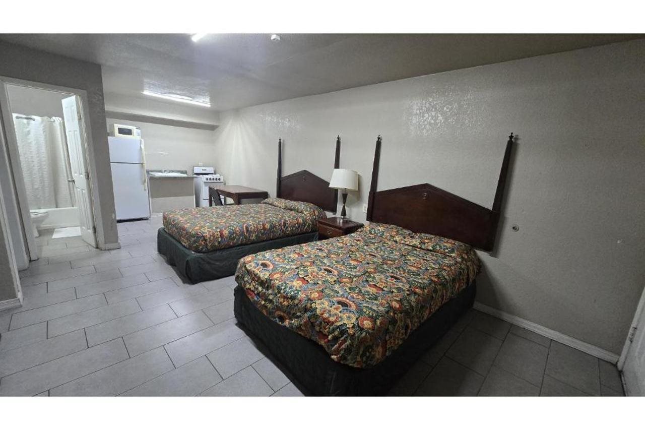 Super 7 Inn By OYO San Antonio NW Medical Center - photo 8