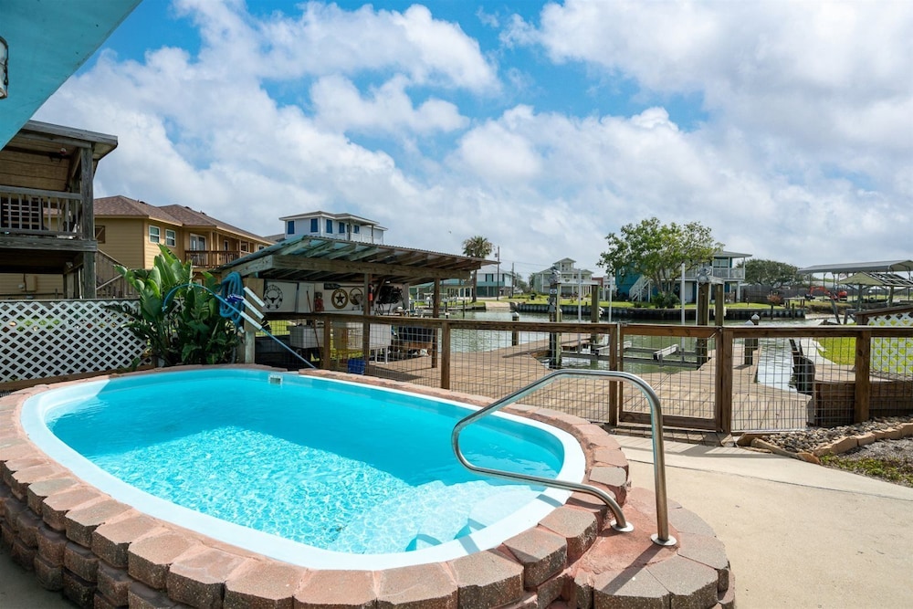 Hook Wine & Sinker by Miss Kitty s — 4-Star Luxury Hotel in Rockport, United States