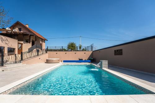 Holiday home Villa Antique — 4-Star Luxury Hotel in Bjelovar, Croatia