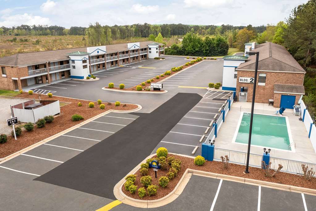Days Inn by Wyndham Weldon Roanoke Rapids - photo 3