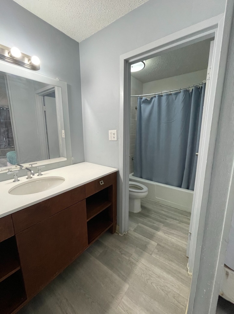 Lamplighter Inn By OYO Charlotte Airport Area - photo 25