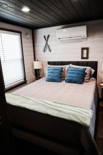 Salt & Pepper 121 & 131 Pine Grove Lane Dover TN 37058 in Dover, United States