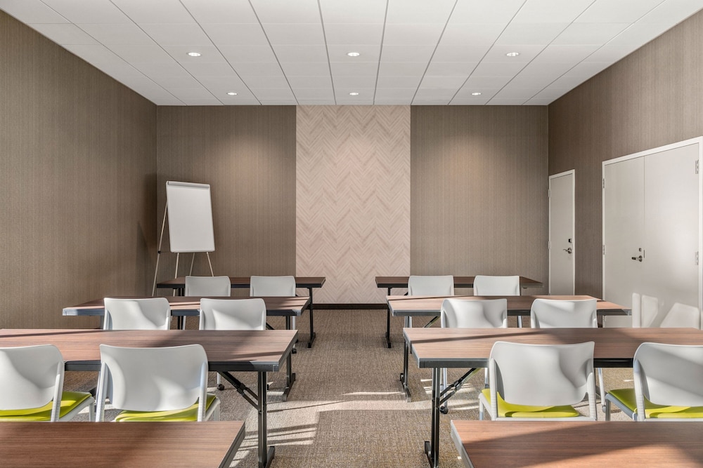 Springhill Suites By Marriott Menomonee Falls - photo 24